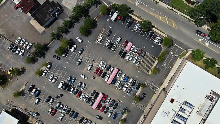 공원 교통수단 자동차 거리 서기 사람없음 우주 운전 도시 센터 정지 주차 잼 검색 바쁨 지역 제비 평행 항공촬영 무료 자동 조언 4K MOV 해외동영상 클립영상 공공시설 육상교통 뷰포인트 교통 모션 조류 소스_음식 동영상 파일형식