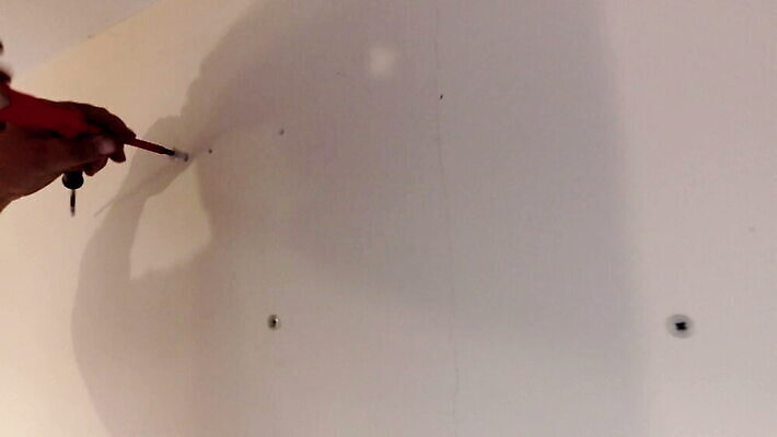 직업 손 벽 컨셉 손가락 노동자 새로움 주택 매달리기 내부 장식 사진촬영 방 장비 흰색 공구 나사 업무 구멍 드라이버 수리 그림 고정 닻 DIY 유지 계약자 복원 설치 송곳 업그레이드 재주꾼 조이기 조작 4K MOV 해외동영상 클립영상 컬러 모션 취미 건물 신체부위 촬영 도구 작업 계약 동영상 파일형식