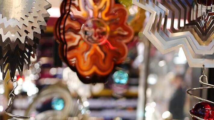 디자인 무지개 상상 바람 불꽃 나선형 미술 경사 사람없음 장식 여름 반짝임 컬러풀 반사 3D 금속 정원 미국 꿈 닫기 소프트포커스 호기심 질감 회전 캘리포니아 공상 마법 기하학 오해 철강 최면 광학 4K MP4 해외동영상 클립영상 자연요소 계절 감정 컬러 컨셉 북아메리카 무늬 모션 재질 불 날씨 문화예술 촬영기법 디지털합성 동영상 파일형식