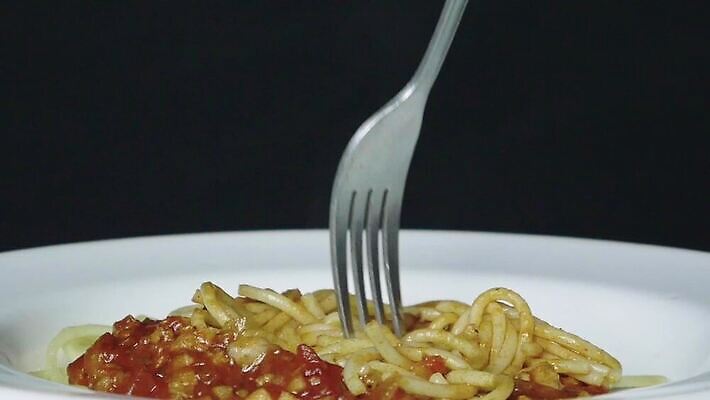 접시 음식 백그라운드 다이어트 토마토 건조 파스타 건강 스파게티 요리 사람없음 빨간색 주방 식당 요리사 식사 저녁식사 이탈리아 신선 레인지 면 맛 난로 먹기 국수 준비 레시피 토마토소스 내추럴 점심식사 마카로니 볼로냐 펜네 맛있는 MP4 해외동영상 슬로모션 클립영상 직업 식기 유럽 컬러 컨셉 채소 모션 서양음식 촬영기법 상점 가전제품 면류 소스_음식 난방기 동영상 파스타면 파일형식