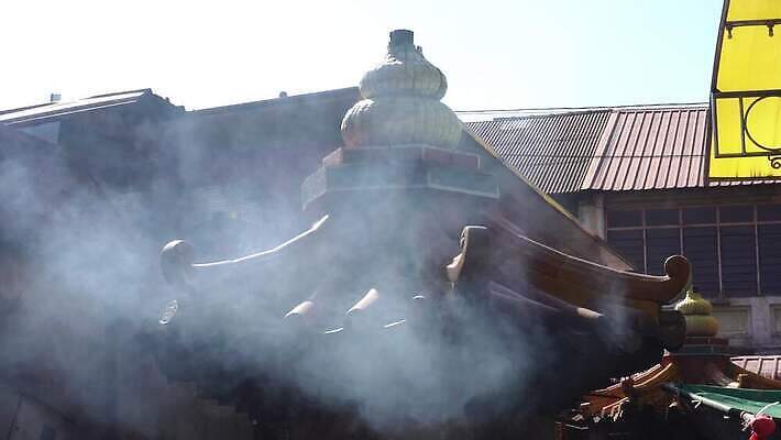 전통 종교 문화 백그라운드 오렌지 동양인 사람없음 장식 맑음 기도 사찰 연기 동쪽 연소 용광로 화상 4K MOV 해외동영상 클립영상 과일 종교건축 날씨 인종 상처 방향 동영상 파일형식