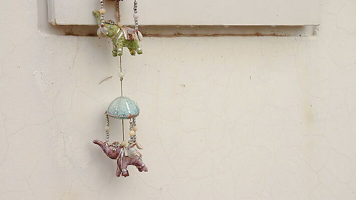 인형 컨셉 중동 건축양식 창문 가정 주택 안전 사람없음 야외 건물 장식 문 금속 희망 로켓 도시 행운 보호 위험 폭격 폭탄 전쟁 보안 이스라엘 MOV 해외동영상 클립영상 건축물 건축 감정 나라 재질 공격 폭발물 동영상 서아시아 파일형식