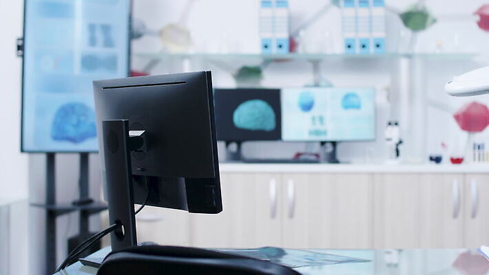 산업 과학 백그라운드 비즈니스 공장 모션 미래 실내 건강 현미경 실험 사람없음 내부 건물 파란색 빛 스터디 컴퓨터 약 방 장비 흰색 램프 실험실 결과 질병 DNA 연구원 과학자 뇌 생물학 비커 튜브 발견 조제 비어있는 4K MOV 해외동영상 클립영상 직업 건축물 교육 컬러 컨셉 공업 의학 조명 실험기구 전자제품 학습 생명공학 만들기 동영상 학자 파일형식