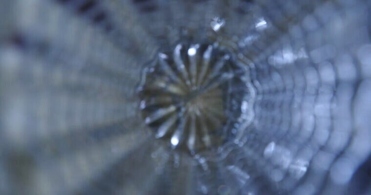 디자인 컬러 백그라운드 패턴 유리 추상 조명 미술 사람없음 장식 물 빛 뷰티 반사 노란색 디지털 젖음 추위 물방울 소프트포커스 브레이크 크리스탈 빗방울 질감 다이아몬드 유리그릇 블러 블러효과 새기다 인공 비어있는 4K MOV 해외동영상 클립영상 자연요소 그릇 무늬 재질 문화예술 촬영기법 비_날씨 광석 보석 동영상 파일형식 효과