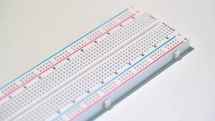 학생 교육 산업 빵 과학 백그라운드 사람없음 전자제품 컴퓨터 디지털 장비 흰색 엔지니어 실험실 플라스틱 천 순환 전자 공학 DIY 조립 개발 고립 미니 프로그래머 프로그래밍 프로젝트 하드웨어 4K MOV 해외동영상 클립영상 직업 음식 컬러 모션 재질 실험 취미 직물 작업 기술자 동영상 파일형식