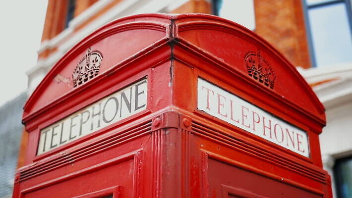 주간 전통 영어 유럽 여행 건축양식 창문 유리 하늘 왕관 벽돌 영국 잉글랜드 거리 사람없음 건물 빨간색 스마트폰 상자 햇빛 도시 역사 보행로 클래식 전화기 타일 서비스 런던 일반 동영상 부스 랜드마크 옛날 MOV 해외동영상 클립영상 자연요소 문자 건축물 건축 나라 길 컬러 컨셉 재질 핸드폰 스마트기기 태양 파일형식