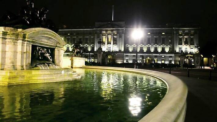 영어 유럽 여행 건축양식 영국 잉글랜드 주택 사람없음 건물 물 궁전 도시 야간 큼 분수 런던 여왕 랜드마크 수도권 왕국 MOV 해외동영상 클립영상 자연요소 문자 건축물 건축 나라 고건축 크기 지역 동영상 파일형식