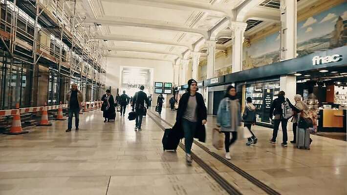 유럽 여행 백그라운드 건축양식 교통시설 거리 실내 사람없음 내부 건물 여행객 탑 기찻길 기차 프랑스 도시 시간 화려 역사 전철 역 묘사 속도 출퇴근 승객 방문 튜브 지하 타운 일반 프랑스어 랜드마크 리옹 옛날 통근 1인칭시점 파리(프랑스) 4K MP4 해외동영상 클립영상 문자 건축물 시선 건축 나라 육상교통 교통 컨셉 비즈니스 대중교통 사람 시설 출근 동영상 파일형식