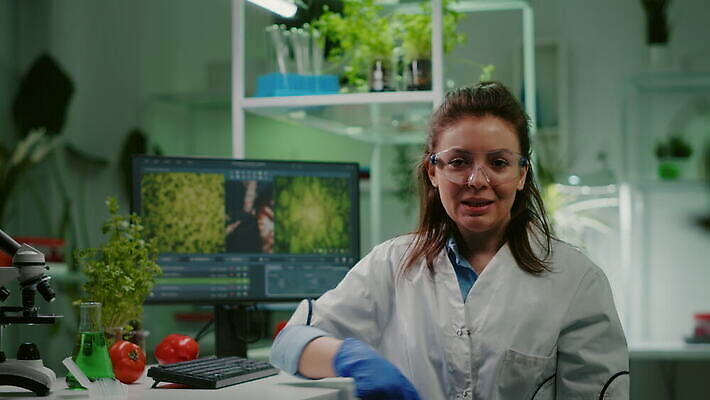 식물 과학 농업 자연 회의 실험 사람없음 초록색 약 의사 코트 실험실 DNA 생명공학 연구원 과학자 시험관 에코 유기농 생물학 미생물 튜브 온라인 조제 개발 묘목 바이오 생태학 영상통화 유전 유전자변형 화학자 1인칭시점 4K MOV 해외동영상 클립영상 나무 직업 웰빙 시선 교육 산업 컬러 비즈니스 의학 생물 실험기구 환경 외투 의료진 생태계 만들기 통화 동영상 학자 파일형식