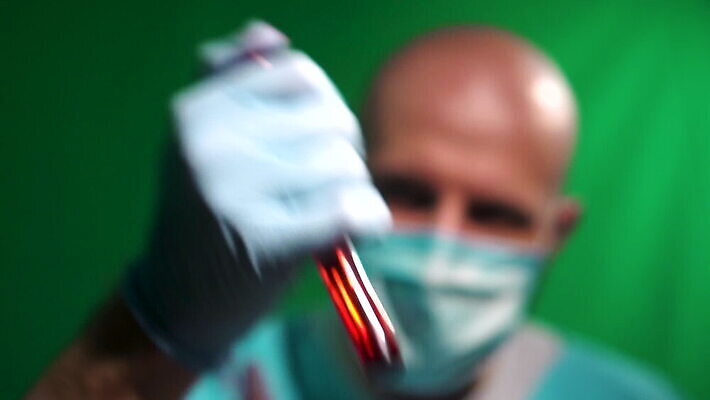 백인 손 과학 유리 건강 실험 관리 가면 한명 사람 파란색 약 의사 독약 액체 혈액 실험실 바이러스 떨어짐 생명공학 컨테이너 비밀 과학자 분석 비커 튜브 외과 조제 떨림 불법 MOV 해외동영상 클립영상 서양인 직업 1 산업 컬러 컨셉 의학 모션 재질 병원 실험기구 신체부위 의료진 범죄 만들기 동영상 학자 파일형식