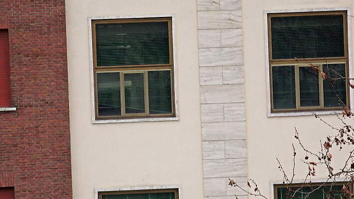 외관 건축양식 창문 호텔 벽돌 영국 잉글랜드 아파트 돌담 사람없음 야외 건물 사무실 이탈리아 도시 런던 뉴욕 러시아 콘도 맨해튼 랜드마크 석공 4K 설정숏 MOV 해외동영상 클립영상 건축물 건축 유럽 비즈니스 숙소 주택 촬영기법 담장 미국 돌_바위 동영상 파일형식