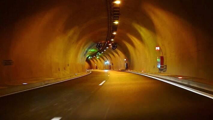 디자인 공공시설 도로 선 스포츠 여행 포즈 백그라운드 이동 컨셉 곡선 비즈니스 건축양식 교통시설 모션 자동차 미래 사람없음 빛 우주 어둠 레이싱 도시 고속도로 터널 야간 속도 지하 블러 선로 자동 통근 MOV 해외동영상 클립영상 자연요소 건축 길 육상교통 교통 시합 시설 출근 동영상 파일형식