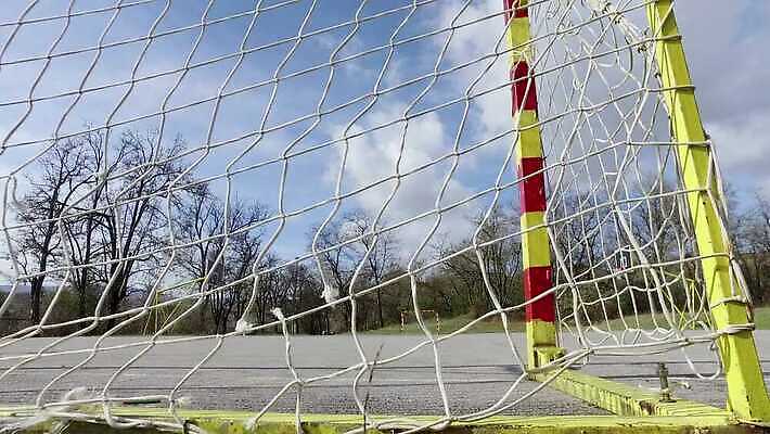 선 스포츠 밭 놀이 바닥 경기 잔디 사람없음 야외 빨간색 운동 노란색 문 평화 축구 경쟁 경기장 금지 수확 게임 흰색 도시 그물 놀이터 아스팔트 철 시멘트 골키퍼 점수 핸드볼 갸우뚱 골 법정 옛날 콘크리트 토너먼트 플레이어 비어있는 4K MP4 해외동영상 클립영상 식물 도로 컬러 컨셉 농업 스포츠시설 모션 운동선수 건강 구기 동영상 파일형식