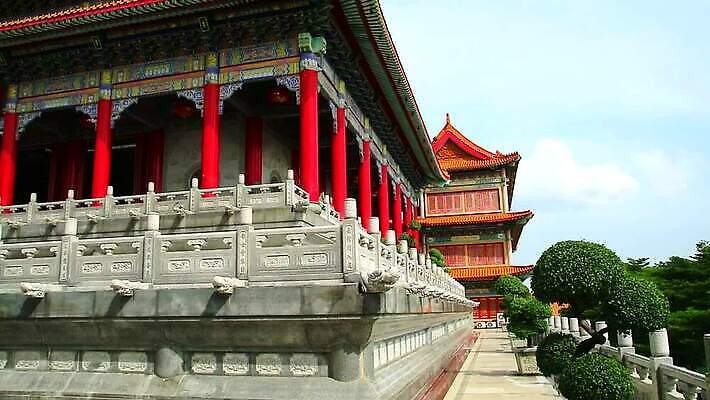 전통 디자인 아시아 종교 문화 여행 불교 건축양식 하늘 지붕 미술 사람없음 야외 건물 목재 장식 파란색 여행객 중국 궁전 골동품 등불 도시 사찰 화려 역사 명상 대문 동쪽 랜드마크 숭배 옛날 웅장함 제국 MP4 해외동영상 클립영상 나무 건축물 건축 나라 컬러 컨셉 고건축 재료 종교건축 문화예술 조명 사람 문 방향 동영상 파일형식