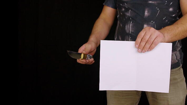 손 남자 종이 무기 백그라운드 손잡이 사람 목재 장식 금속 주방 검은색 시험 공구 잡기 칼날 범죄 칼 은색 위험 큼 공격 무서움 자르기 수집 위협 날카로움 팔 보여주기 고립 고물 공격적 암살자 옛날 전용 철강 4K MOV 해외동영상 클립영상 나무 교육 감정 컬러 컨셉 재료 모션 재질 신체부위 도구 크기 동영상 파일형식