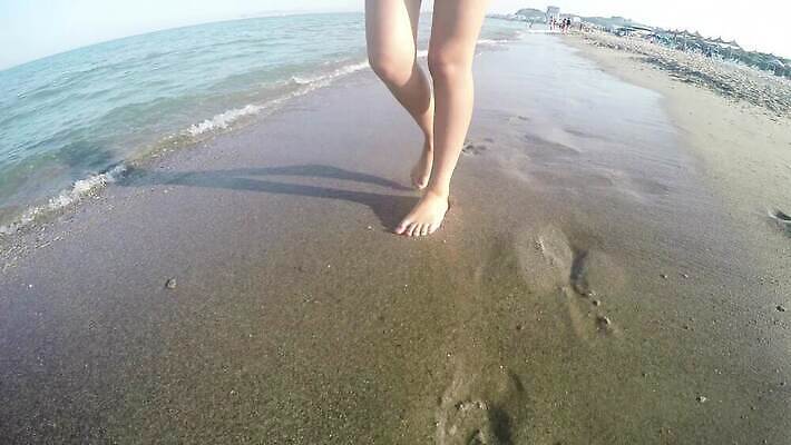 모래 파도 바다 섬 여행 맨발 자연 휴가 사람없음 야외 10대 가로 물 관광지 달리기 햇빛 걷기 점프 젖음 서핑 지중해 암초 발목 카리브해 사춘기 열대기후 4K MP4 해외동영상 클립영상 자연요소 모션 발 청소년 태양 수상스포츠 생태계 동영상 파일형식