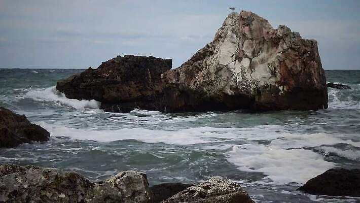 파도 바다 모션 자연 하늘 바람 사람없음 물 항구 힘 거품 절벽 만 떨어짐 위험 생태계 분무기 폭풍 뇌우 단절 불가리아 생태학 소금물 폭풍우 허리케인 4K MP4 해외동영상 클립영상 자연요소 교육 컨셉 교통시설 날씨 비_날씨 자연재해 동영상 파일형식 남유럽