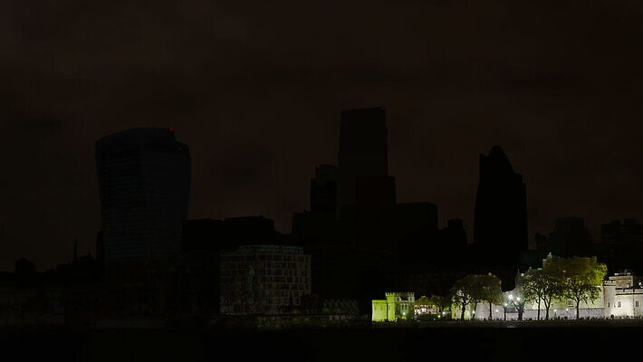 전등 잉글랜드 사람없음 건물 금융 사무실 검은색 고층빌딩 힘 에너지 도시 도심 큼 공격 런던 지역 재앙 테러리스트 HD MOV 해외동영상 클립영상 건축물 컬러 비즈니스 모션 조명 영국 빌딩 경제 크기 범죄인 동영상 테러 파일형식