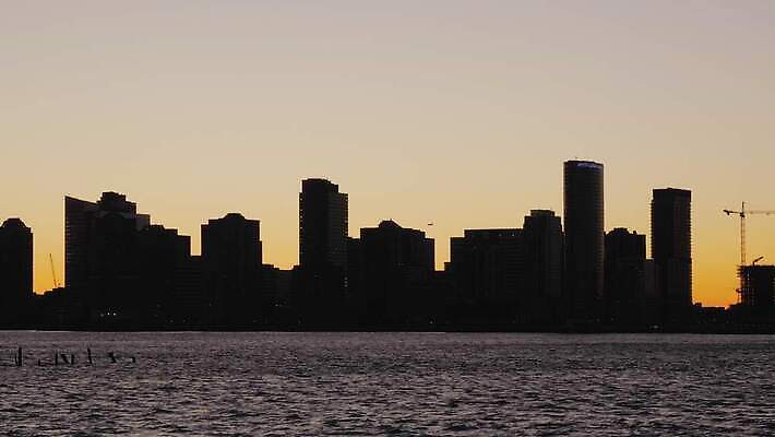 실루엣 오렌지 건축양식 교통시설 하늘 새로움 비행기 사람없음 빛 강 도시풍경 햇빛 태양 일출 검은색 고층빌딩 미국 황혼 일몰 도시 도심 저녁 뉴욕 수로 대도시 스카이라인 맨해튼 대패 저지 허드슨강 4K MOV 해외동영상 클립영상 자연요소 건축 컬러 교통 컨셉 북아메리카 과일 항공교통 대중교통 촬영기법 풍경 빌딩 노을 야간 시설 동영상 파일형식