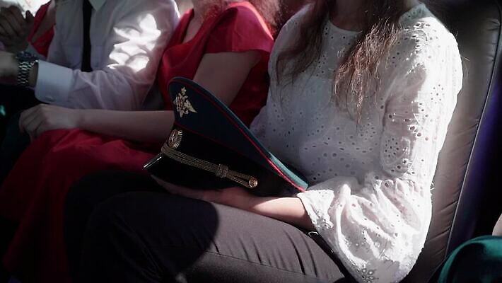 직업 모자 드레스 옷 별 무기 유니폼 작업복 경비 사람 사람없음 장식 빨간색 초록색 머리 검은색 어둠 힘 덮개 흰색 직물 악단 방어 황금 심볼 직원 오브젝트 서비스 사인 군용 싸움 배지 육군 병정 러시아인 소비에트 장교 정중 캡모자 국경 MOV 해외동영상 클립영상 자연요소 서양인 모자_잡화 잡화 음악 컬러 컨셉 모션 군대 어류 안전 신체부위 뚜껑 보호 동영상 파일형식