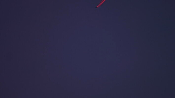 여행 백그라운드 교통시설 자국 하늘 휴가 비행기 사람없음 빨간색 파란색 일몰 흰색 물방울 연기 저녁 항공 속도 제트기 승객 대패 4K MOV 해외동영상 클립영상 컬러 교통 항공교통 대중교통 노을 야간 시설 동영상 파일형식