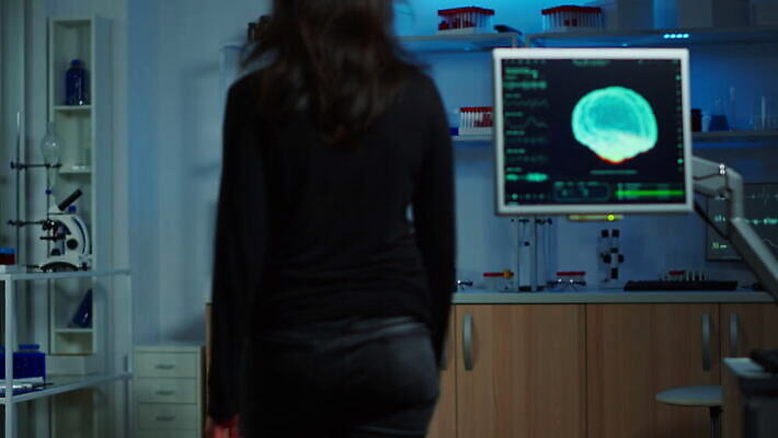 과학 건강 병원 실험 스터디 컴퓨터 약 머리 스크린 모니터 헤드폰 기계 장비 환자 의사 정보 마음 네트워크 기다림 엔지니어 실험실 질병 연구원 과학자 뇌 시설 하이테크 개발 스캐너 4K MOV 해외동영상 클립영상 직업 음향기기 의학 모션 기술 신체부위 전자제품 학습 의료진 기술자 동영상 학자 파일형식