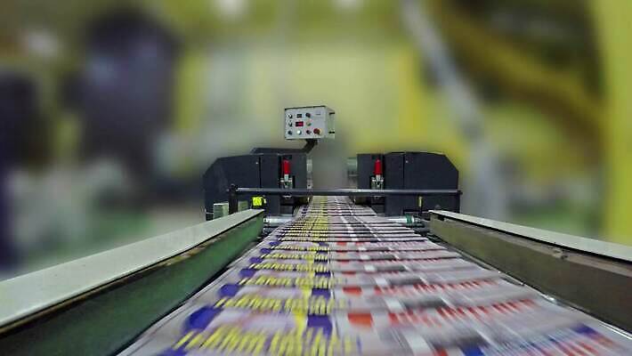 식물 산업 종이 컬러 공장 모션 잉크 주택 사람없음 책 상점 기계 장비 도구 업무 판넬 작업실 신문 제조 잡지 인쇄 속도 상업 언론 출판 4K MP4 해외동영상 클립영상 공업 건물 간행물 작업 뉴스 동영상 파일형식