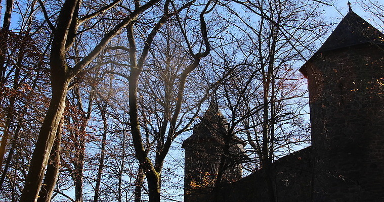 구름 벽 하늘 유물 벽돌 사람없음 건물 초록색 파란색 갈색 탑 바위 성 역사 대문 4K MOV 해외동영상 클립영상 자연요소 전통 건축물 컬러 문 돌_바위 동영상 파일형식