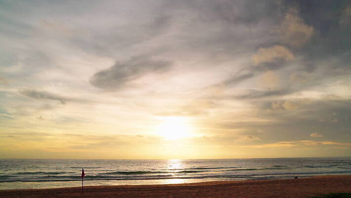 실루엣 파도 바다 섬 여행 백그라운드 태국 자연 조류 하늘 휴가 사람없음 물 관광지 햇빛 태양 일출 침묵 황혼 일몰 새벽 서핑 저녁 장면 태평양 동영상 안다만 파라다이스 푸켓 수평선 4K MOV 해외동영상 클립영상 자연요소 동물 아시아 촬영기법 노을 소리 수상스포츠 야간 생태계 파일형식