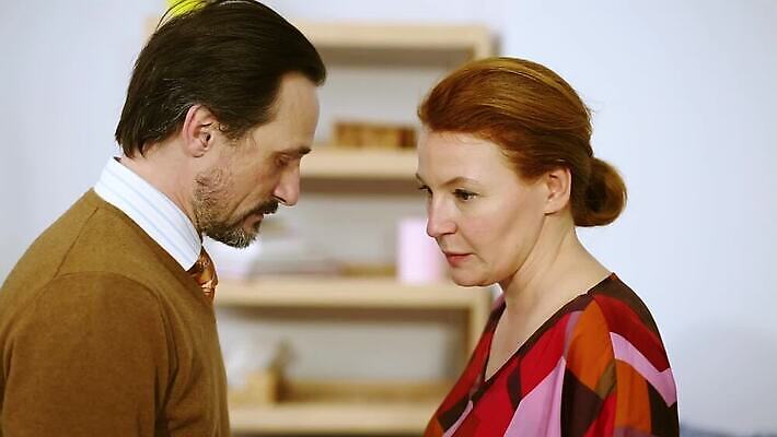 커플 여자 남자 감정 유럽 얼굴 백그라운드 통신 관계 엄마 스트레스 아파트 주택 사람 여러명 성인 외침 분노 아빠 울음 토론 충돌 싸움 문제 보여주기 말다툼 공격적 부정적 우울증 위기 트러블 MP4 해외동영상 클립영상 나라 다수 컨셉 가족 모션 표정 건물 신체부위 소리 질병 동영상 파일형식