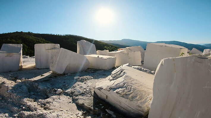 산업 지구 모션 자연 하늘 산 사람없음 야외 힘 산책 블록 흰색 업무 오픈 큼 발굴 질감 날것 대리석 판 무거움 자원 의무 지질학 채석 추출 1인칭시점 4K MOV 해외동영상 클립영상 시선 교육 컬러 재료 휴식 작업 무게 크기 생태계 동영상 파일형식