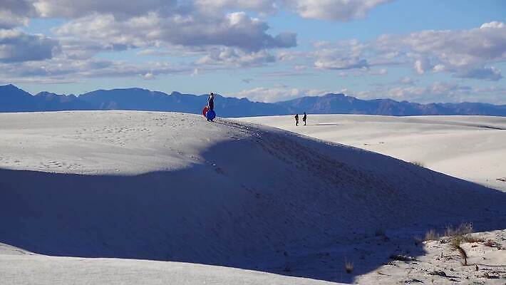 식물 공원 모래 파도 조각 여행 패턴 곡선 자연 하늘 새로움 건조 풍경 사람없음 파란색 모래사장 일출 미국 일몰 사막 흰색 황무지 모래언덕 언덕 질감 가뭄 기념물 천연기념물 내추럴 뉴멕시코 잔물결 전국 지질학 4K MP4 해외동영상 클립영상 공공시설 교육 물결 선 바다 컬러 컨셉 북아메리카 무늬 날씨 노을 생태계 동영상 파일형식