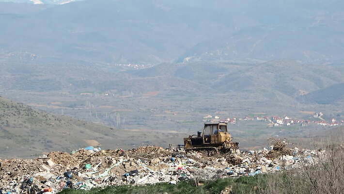 산업 공장 사람없음 쌓기 환경 기계 재활용 도시 환경오염 오염 위생 쓰레기 폐기물 파편 플라스틱 가난 땅 불도저 버리기 생태계 먼지 애벌레 짐차 타운 한조각 흙더미 악취 낭비 고물상 생태학 처리 폴리곤 해로움 4K MOV 해외동영상 클립영상 1 교육 컨셉 공업 모션 자동차 재질 흙 중장비 벌레 친환경 냄새 동영상 파일형식 더미