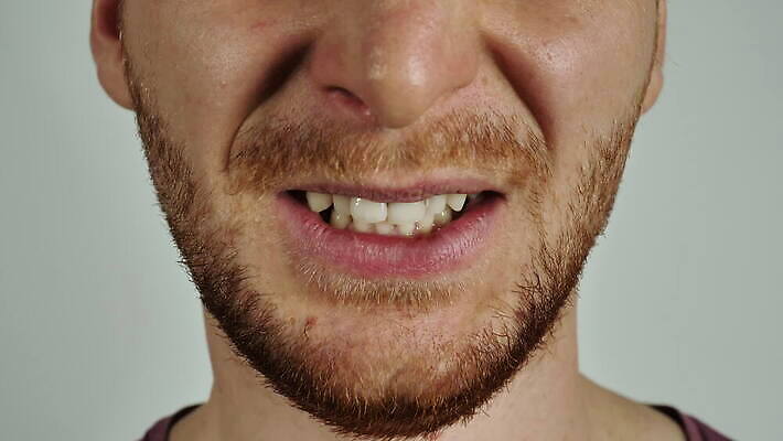 캐릭터 감정 얼굴 한명 웃음 분노 표현 입 닫기 치아 향기 나쁜 부정적 4K MOV 해외동영상 클립영상 1 모션 표정 사람 신체부위 소화기관 냄새 동영상 파일형식