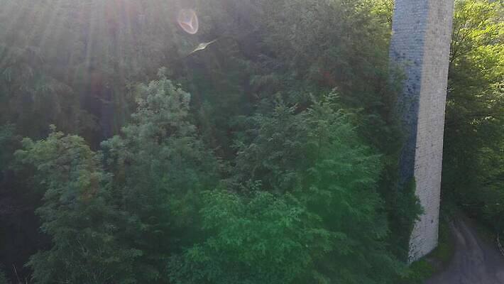 나무 산업 도로 교통수단 여행 백그라운드 건축양식 자동차 자연 하늘 산 안테나 풍경 사람없음 야외 초록색 마을 금속 골짜기 계곡 봄 시골 기둥 고속도로 숲 짐차 구름다리 굴곡 넘어짐 드론 랜드마크 루트 방법 지원 철강 콘크리트 4K MP4 해외동영상 클립영상 식물 계절 건축 길 육상교통 컬러 교통 통신 교통시설 모션 재질 다리 생태계 동영상 가교 파일형식