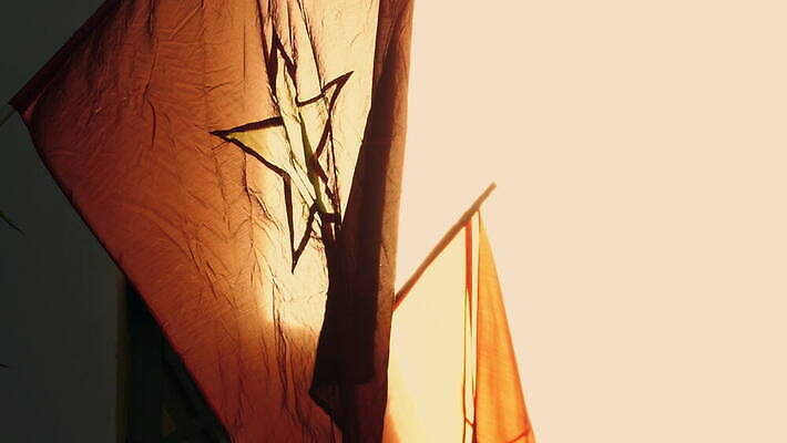 전통 실루엣 아시아 별 문화 물결 파도 컬러 여행 백그라운드 오렌지 하늘 바람 휴가 거리 매달리기 동양인 사람없음 야외 빨간색 태양 노란색 일출 맑음 일몰 자유 축하 깃발 도시 심볼 오르기 베트남 부드러움 봉 애국심 공산주의 독립 전국 4K MOV 해외동영상 클립영상 자연요소 나라 바다 컨셉 과일 모션 날씨 촬영기법 인종 노을 동남아시아 감각 동영상 파일형식