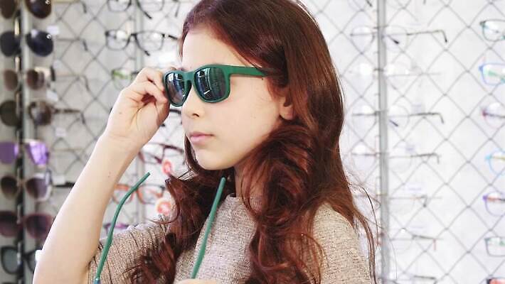 라이프스타일 계절 행복 안경 어린이 가족 종류 한명 선글라스 유행 판매 세일 상점 맑음 화려 보호 구매 가격 쇼핑몰 고객 시력 소매 돌봄 자외선 스타일 검안사 제의 4K MOV 해외동영상 클립영상 직업 1 잡화 감정 컨셉 관계 모션 날씨 사람 생활 쇼핑 동영상 파일형식 안경사