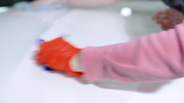 직업 손 신체 비즈니스 교통시설 자동차 노동자 사람 사람없음 빛 수건 상점 페인트 직물 도자기 작업실 수리 역 보호 서비스 광택 닦기 정비공 보닛 유지 니스 돌봄 왁스 자동 차고 4K MOV 해외동영상 클립영상 육상교통 교통 컨셉 모션 신체부위 위생용품 기술자 시설 동영상 파일형식