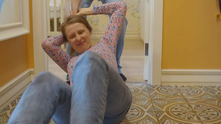 백인 커플 여자 남자 감정 가족 관계 남편 주택 사람 성인 두명 분노 아내 폭력 좌절 무서움 충돌 불안 싸움 문제 나쁜 공격적 부정적 소셜 어려움 제어 트러블 남용 4K MP4 해외동영상 클립영상 서양인 컨셉 모션 건물 사회이슈 동영상 파일형식