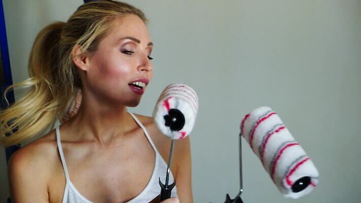 직업 산업 벽 유니폼 가사 사다리 노동자 아파트 주택 손잡이 한명 사람 장식 인테리어 섹시 페인트 방 장비 흰색 기구 공구 잡기 붓 업무 플랫 수리 땅 서비스 그림 롤 롤러 페인트붓 화가 건축업자 복원 업그레이드 4K MOV 해외동영상 클립영상 1 디자인 옷 건축 컬러 컨셉 모션 건물 도구 작업 동영상 파일형식