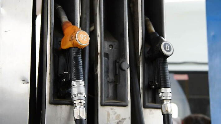 자동차 사람없음 힘 에너지 역 휘발유 서비스 연료 가스 고정 노즐 보유 자동 놓기 MOV 해외동영상 클립영상 육상교통 교통시설 모션 석유 동영상 파일형식