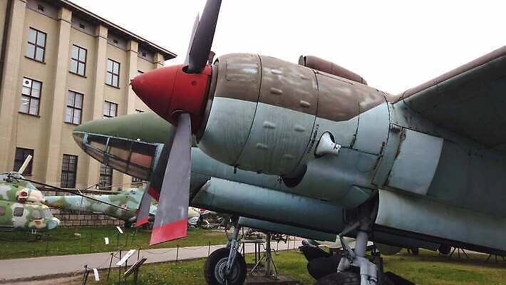 날개 비행기 설명 사람없음 수확 공항 항공 박물관 군용 제트기 대패 소비에트 옛날 폭격기 4K MOV 해외동영상 클립영상 무기 농업 항공교통 교통시설 모션 대중교통 군대 동영상 파일형식