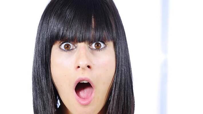 백인 여자 감정 얼굴 갈색머리 한명 미소 사람 세트 뷰티 표현 찡그림 집중 개성 긴장 배려 심각 코미디언 많음 표현성 4K MP4 해외동영상 클립영상 서양인 직업 1 헤어스타일 컨셉 표정 신체부위 동영상 파일형식