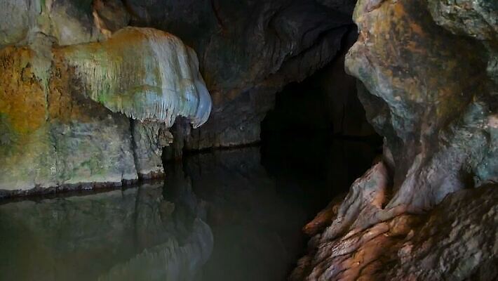 공원 호수 벽 여행 백그라운드 자연 산 실내 그림자 사람없음 내부 물 빛 강 갈색 어둠 탐험 터널 동굴 신비 당구 지하 내추럴 랜드마크 석회암 종유석 지질 지질학 MOV 해외동영상 클립영상 자연요소 공공시설 교육 길 컬러 컨셉 구기 암석 생태계 동영상 파일형식