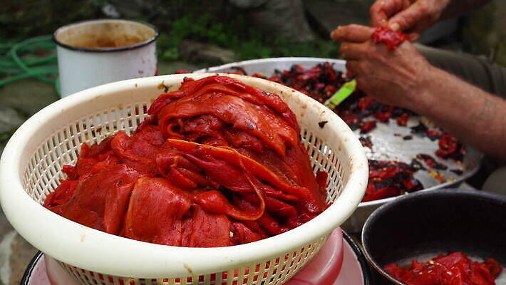 전통 음식 채소 피망 파프리카 관리 요리 사람없음 빨간색 식사 신선 작업 칼 그릴 청소 굽기 유기농 만들기 4K MOV 해외동영상 클립영상 웰빙 컬러 모션 주방용품 구이 동영상 파일형식