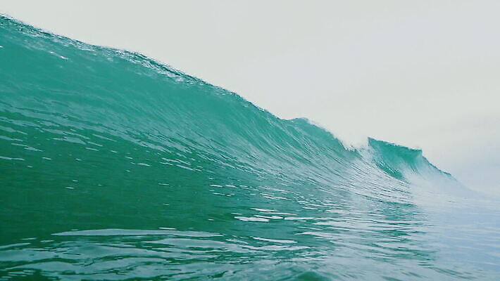 파도 바다 자연 잉글랜드 사람없음 야외 물 환경 수중 물방울 신선 액체 서핑 수면 그린에너지 떨어짐 자원 침몰 스플래쉬 콘월 MOV 해외동영상 클립영상 자연요소 컨셉 영국 에너지 수상스포츠 생태계 동영상 파일형식