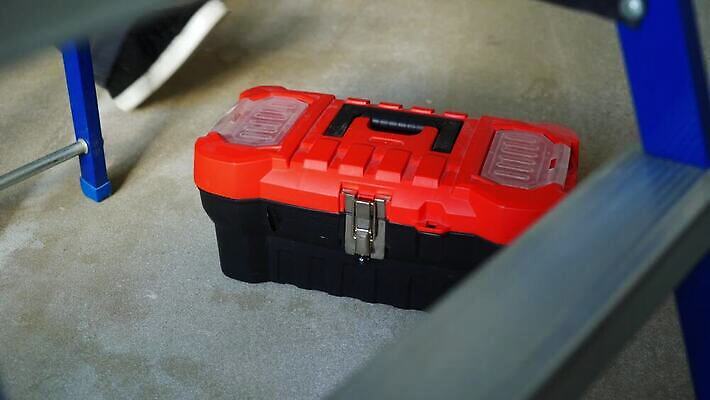 산업 유니폼 오렌지 사다리 노동자 아파트 주택 손잡이 사람 사람없음 상자 금속 펼침 장비 건설현장 기구 도구 공구 업무 오픈 원형 플랫 수리 땅 자르기 목수 고정 DIY 조립 건축업자 업그레이드 철강 커터 톱질 하드웨어 4K MOV 해외동영상 클립영상 도형 직업 옷 건축 과일 모션 재질 건설업 취미 건물 컴퓨터 작업 동영상 파일형식