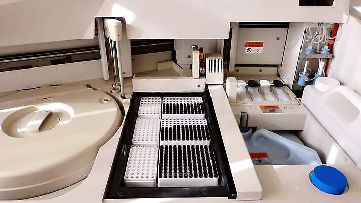 직업 과학 이동 모션 바닥 직장 병원 실험 사람없음 견본 카메라 기계 장비 기구 혈액 실험실 정상 생명공학 컨테이너 분석 생물학 회전 드럼 감염 자동 제어 화학물질 MP4 해외동영상 클립영상 교육 산업 컨셉 회사 의학 타악기 전자제품 화학 동영상 파일형식