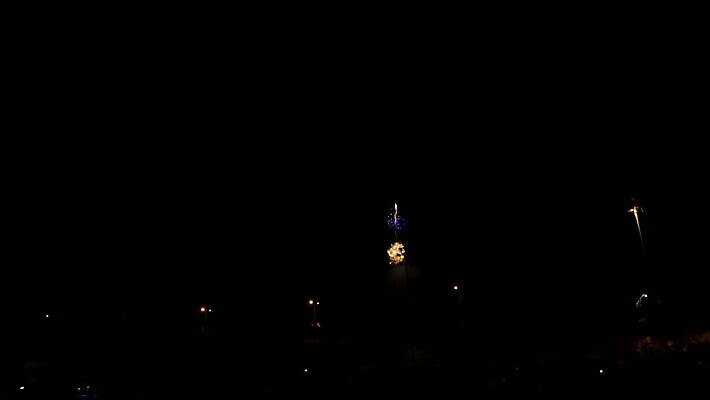 컬러 백그라운드 하늘 휴가 불꽃 새해 기념 폭죽 이벤트 사람없음 빛 컬러풀 파티 검은색 축제 어둠 활발 로켓 축하 도시 4 야간 저녁 폭발 파열 고립 광 독립기념일 블러 이스라엘 MOV 해외동영상 클립영상 자연요소 기념일 컨셉 불 숫자 동영상 서아시아 독립 파일형식