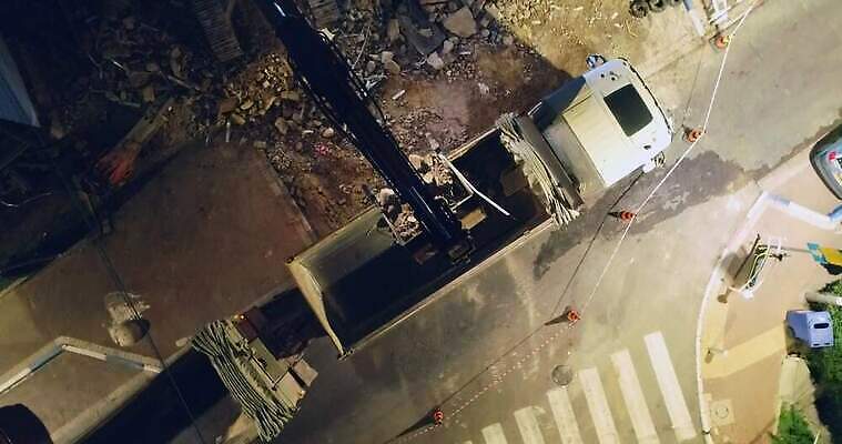 산업 교통시설 안테나 사람없음 건물 기계 장비 건설현장 화물 업무 파편 큼 땅 불도저 천 삽 버리기 발굴 먼지 짐차 무거움 제비 개발 땅바닥 로딩 추출 4K MOV 해외동영상 클립영상 건축물 교통 통신 모션 자동차 조류 바닥 건설업 운송업 직물 작업 중장비 무게 크기 시설 동영상 파일형식